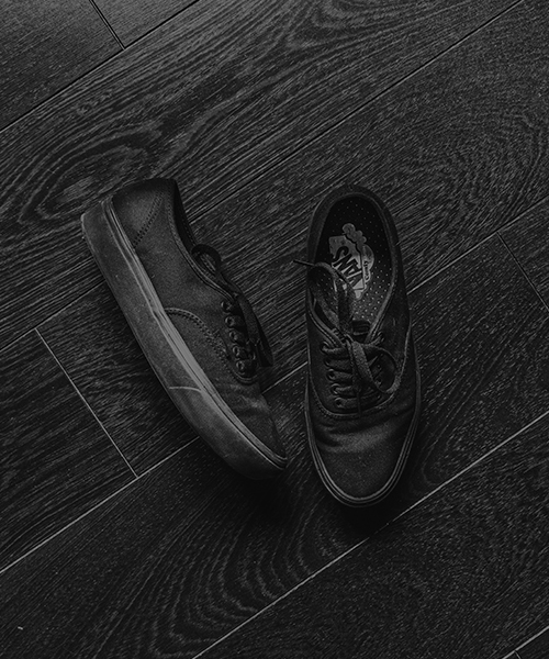 Vans authentic black hot sale and white on feet